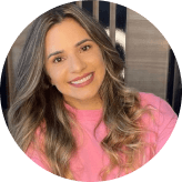 Foto da Dra. Claudiana Araújo sorrindo