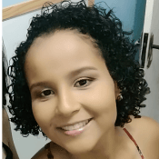 Foto da Elena Evangelista sorrindo