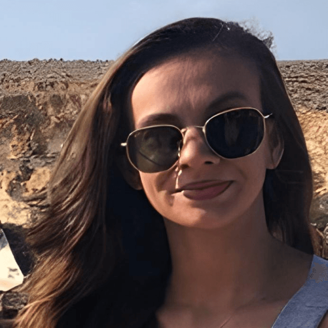 Foto da Letícia Bernardo sorrindo